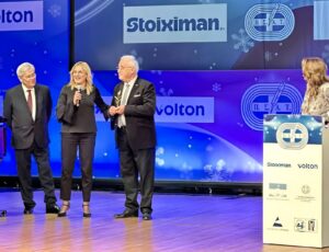 Την βράβευση του Αντώνη Νάτσιου, πραγματοποίησε η Πρόεδρος του Συλλόγου Ελλήνων Ολυμπιονικών, Βούλα Ζυγούρη στα βραβεία ΠΣΑΤ 2025